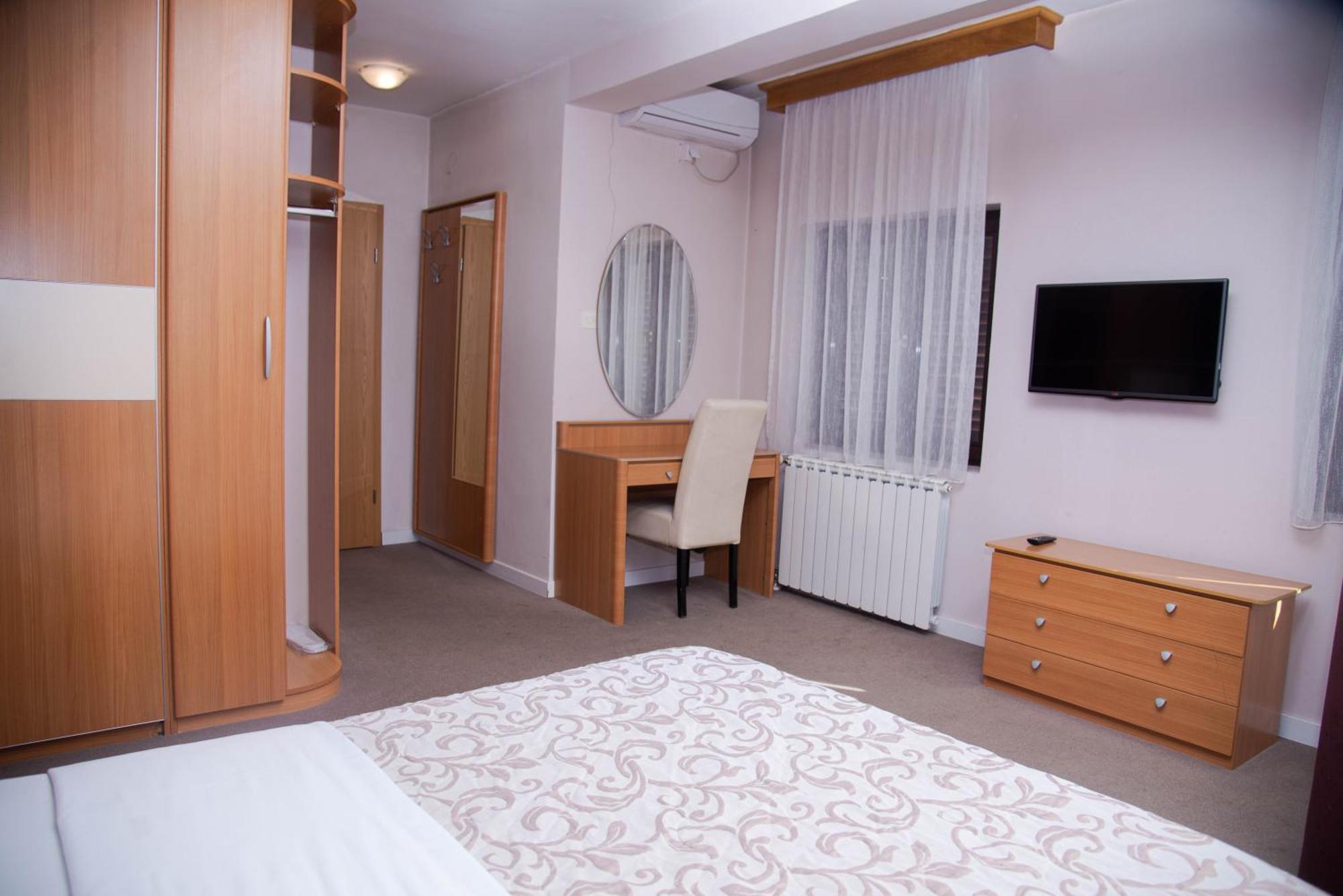 Hotel Dvor Bijelo Polje Luaran gambar