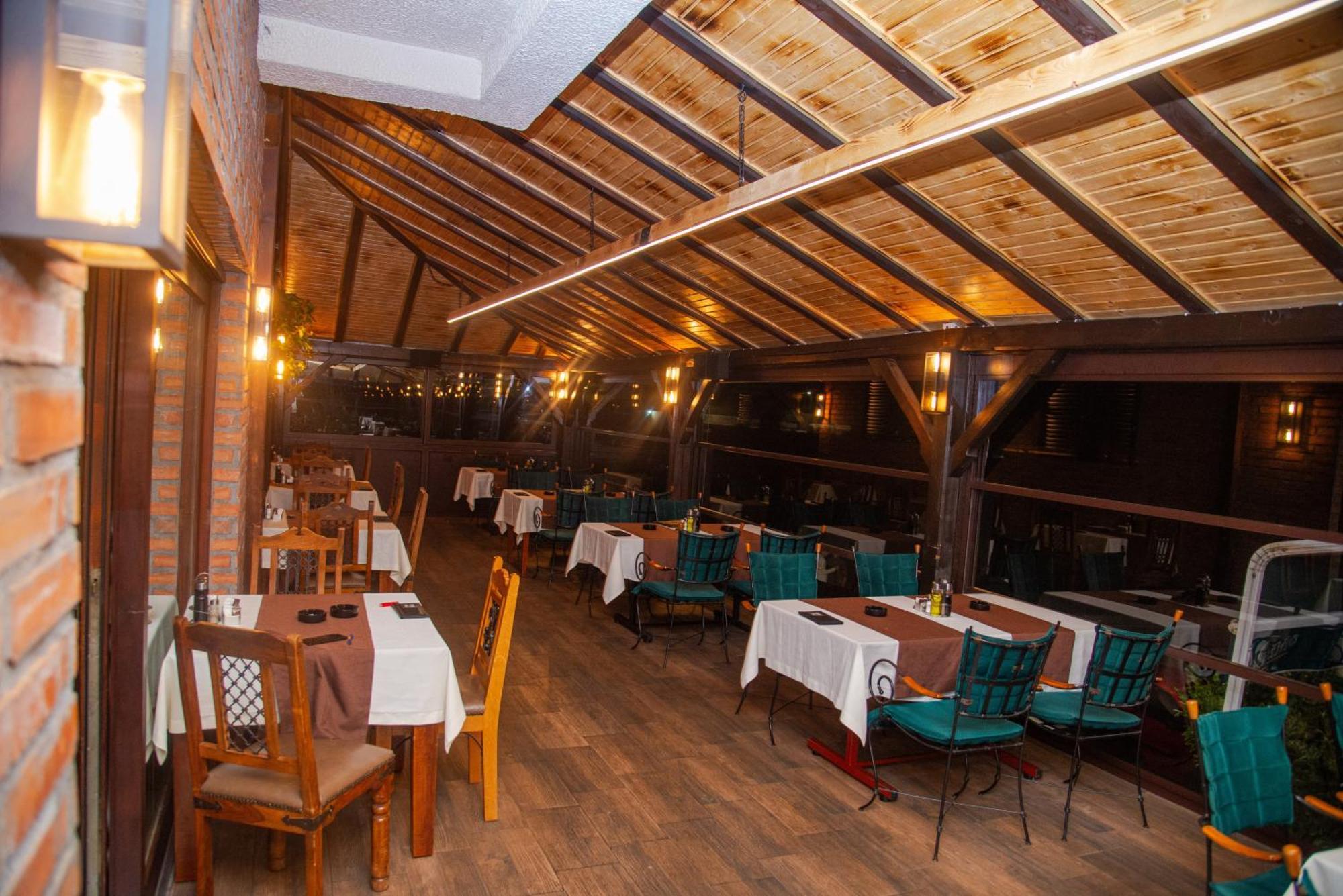 Hotel Dvor Bijelo Polje Luaran gambar