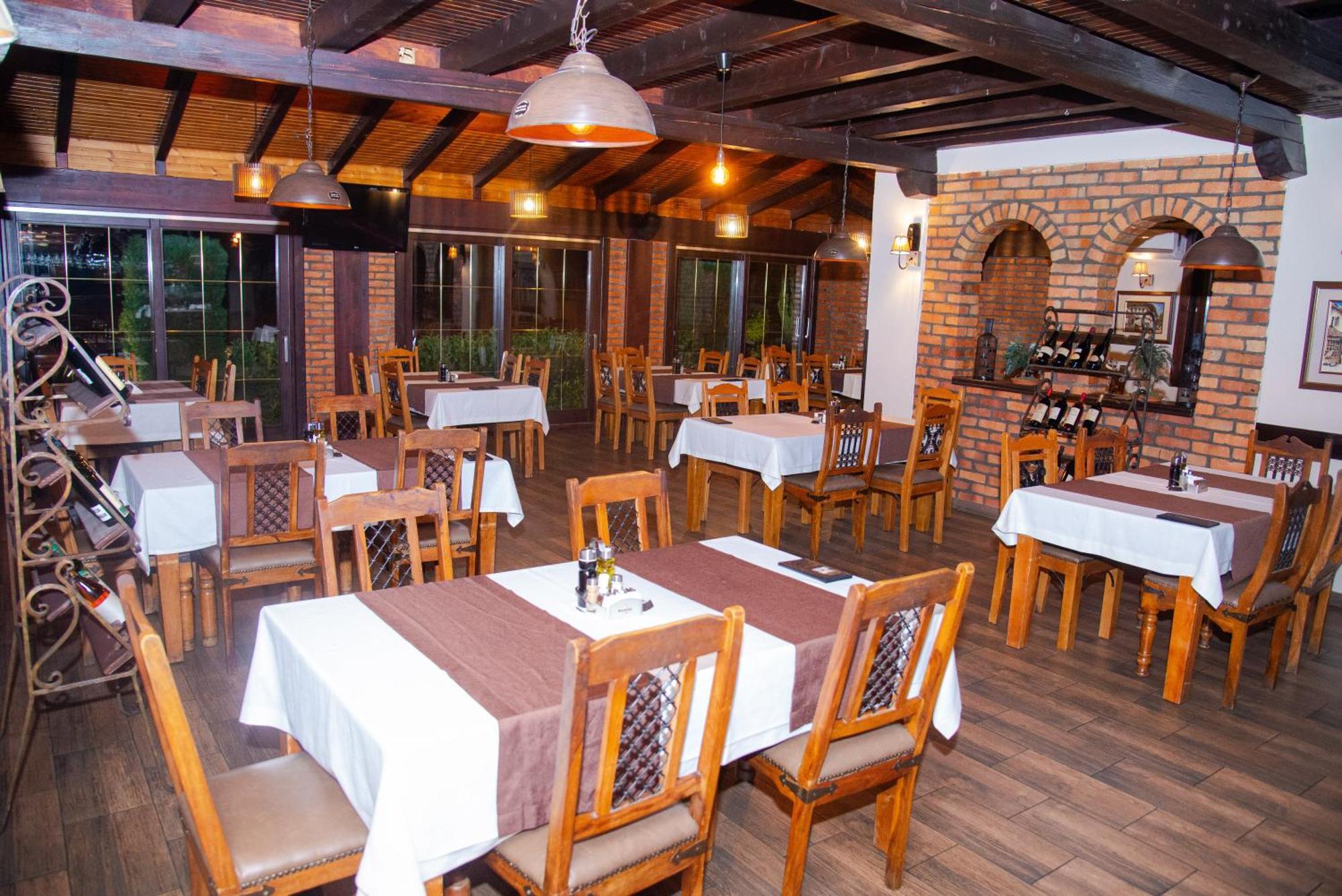 Hotel Dvor Bijelo Polje Luaran gambar