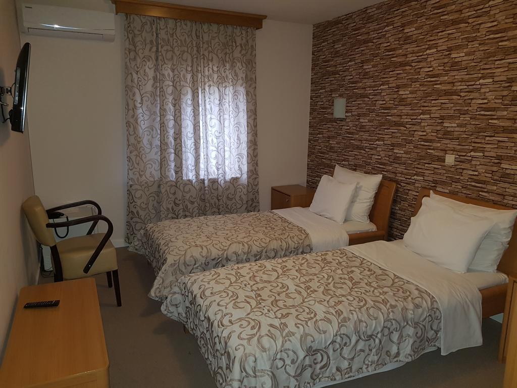 Hotel Dvor Bijelo Polje Luaran gambar