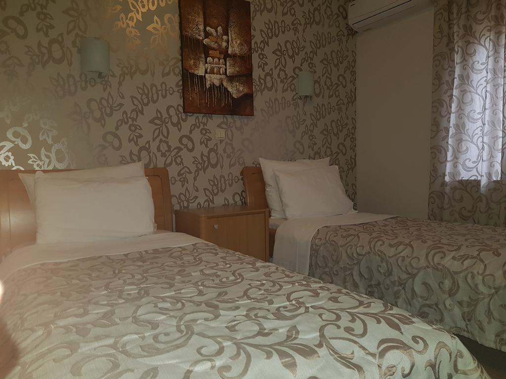 Hotel Dvor Bijelo Polje Luaran gambar