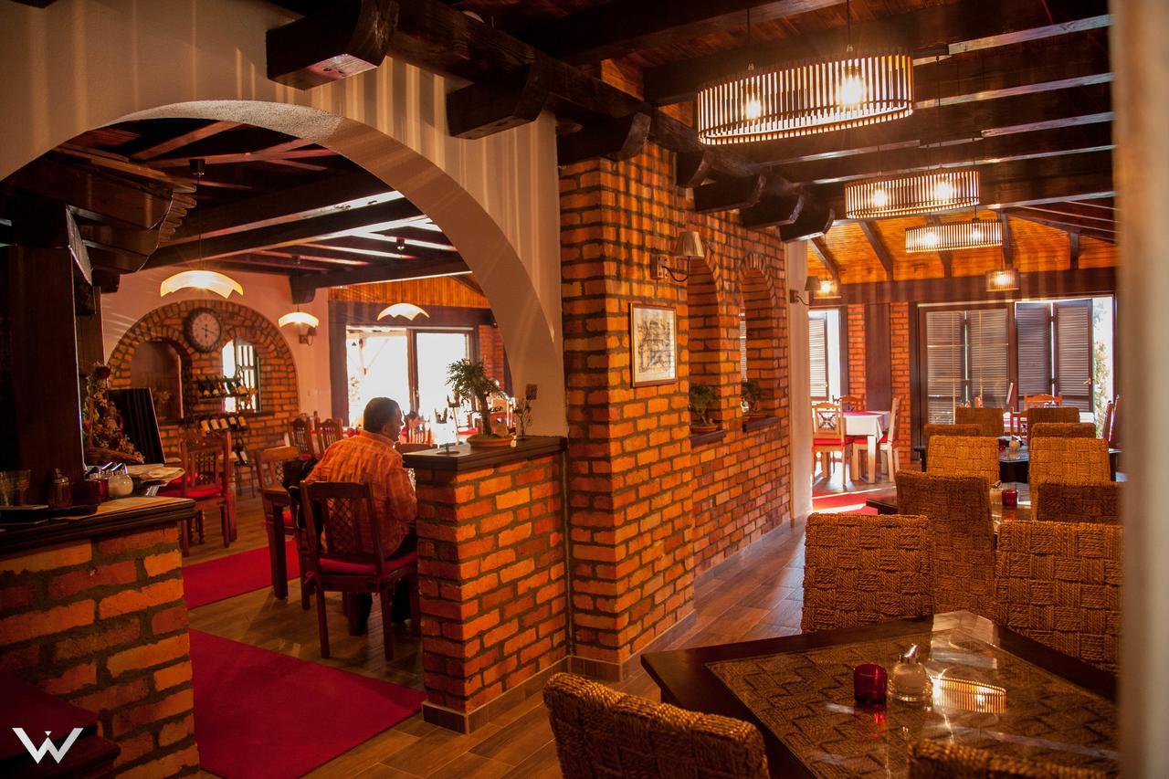 Hotel Dvor Bijelo Polje Luaran gambar